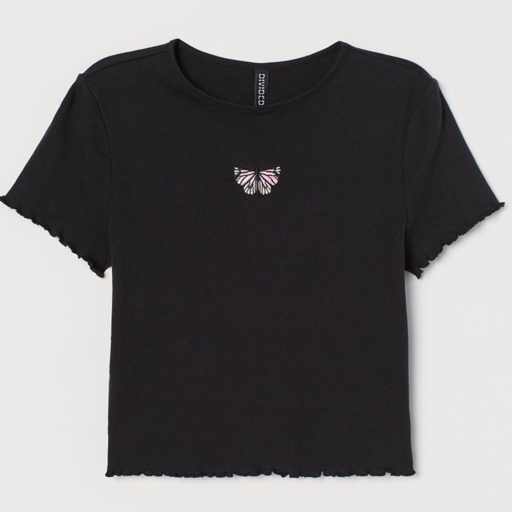 Cropped shirt with embroidered butterfly